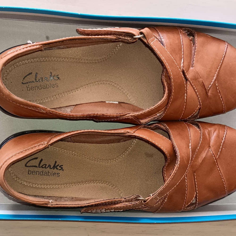 Clarks Bendables Women's Tan Loafers